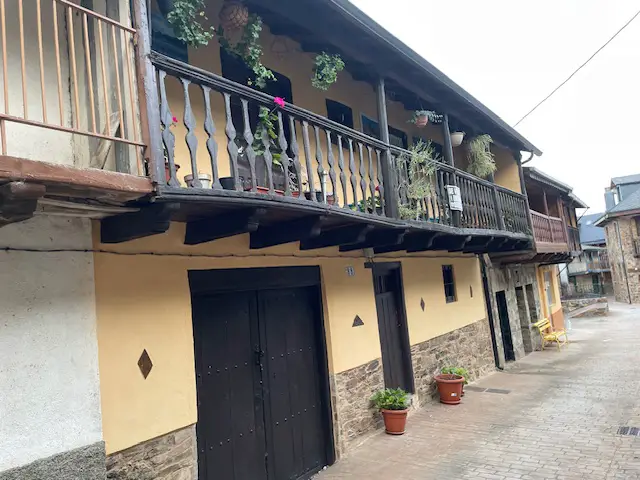 Picturesque street in Riego de Ambos
